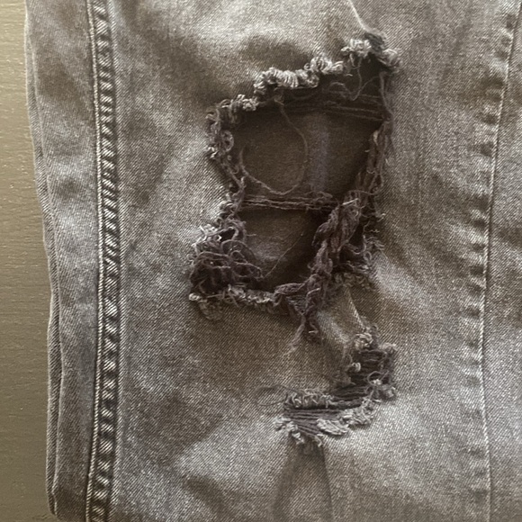 Distressed capri - Picture 2 of 3